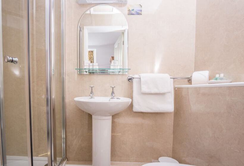 חדר סטנדרטי יחיד עם נוף לים, The Queens