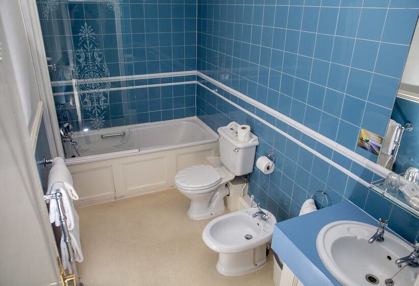 חדר סטנדרט יחיד, The Queens