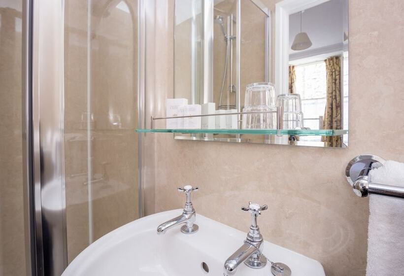 חדר סטנדרט יחיד, The Queens