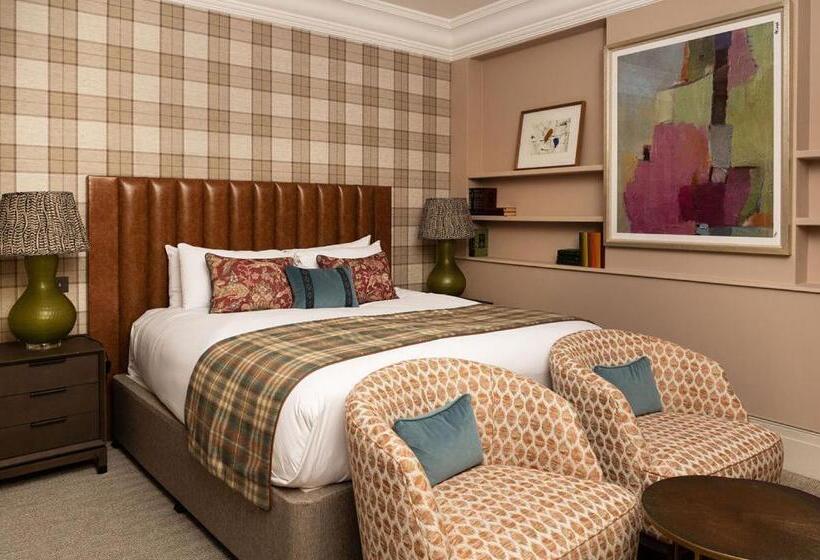 小型套房, The Tophams