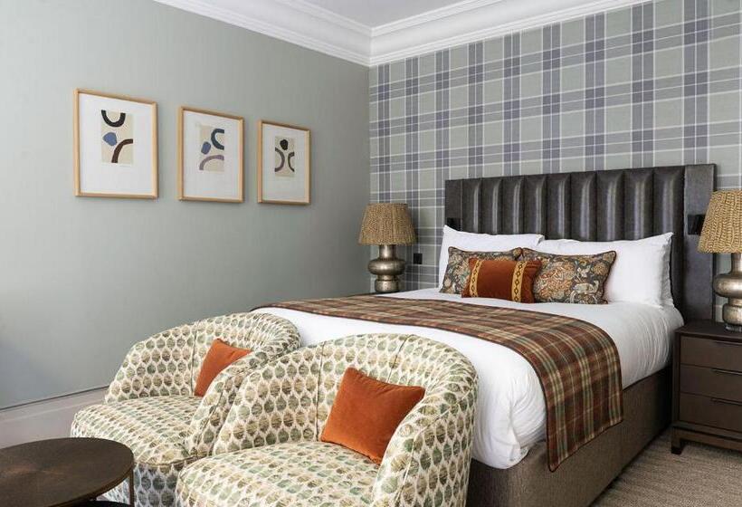 小型套房, The Tophams