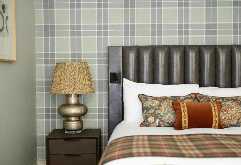 小型套房, The Tophams