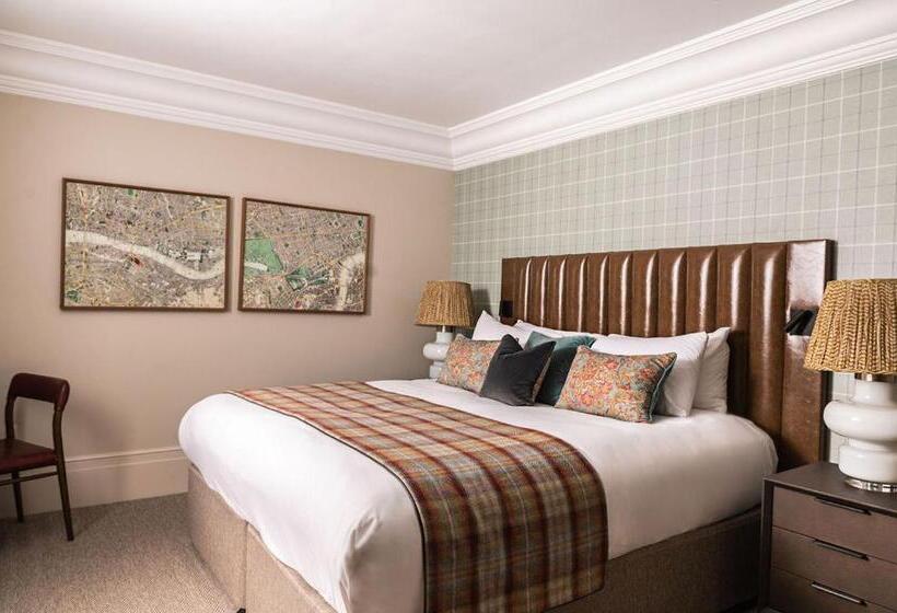 小型套房, The Tophams