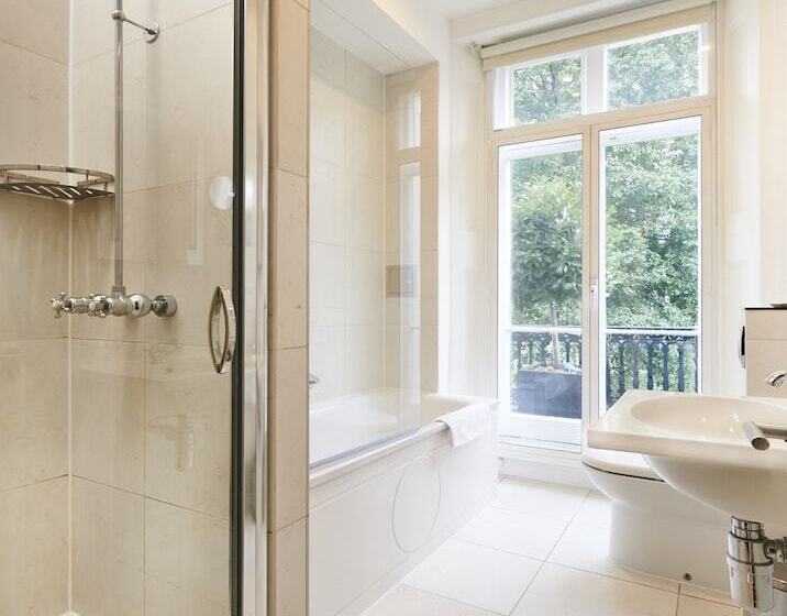 标准间, The Tophams