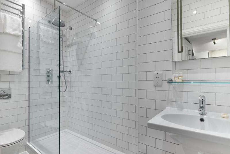 豪华房间, The Tophams