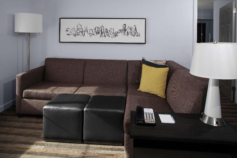 家庭间, The Tophams