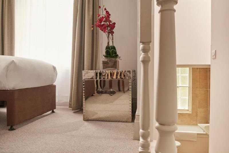 高级大房间, The Tophams