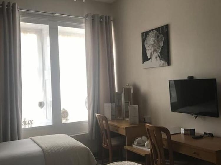 חדר סטנדרט לשלושה, White Hart