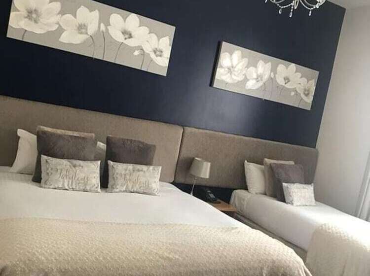 חדר סטנדרט לשלושה, White Hart