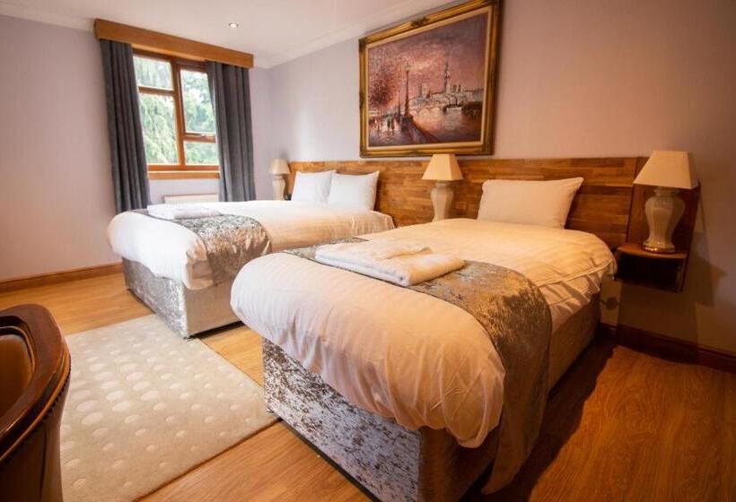 غرفة عائلية, Westone Manor