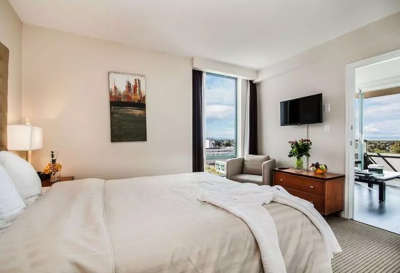 سوییت, Executive Hotel Vancouver Airport