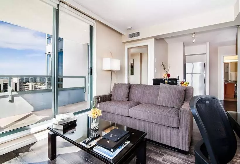 سوییت, Executive Hotel Vancouver Airport