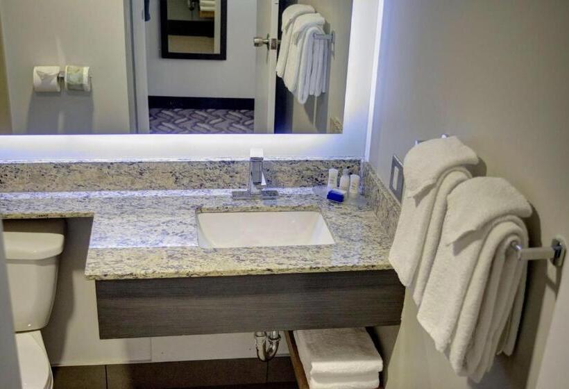 חדר סטנדרט עם מרפסת, Days Inn By Wyndham Airdrie