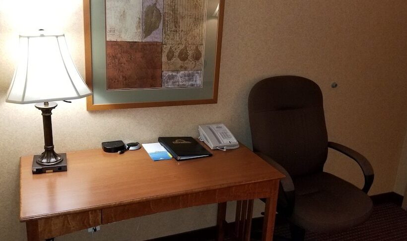 スーペリアースイート, Days Inn By Wyndham Swift Current