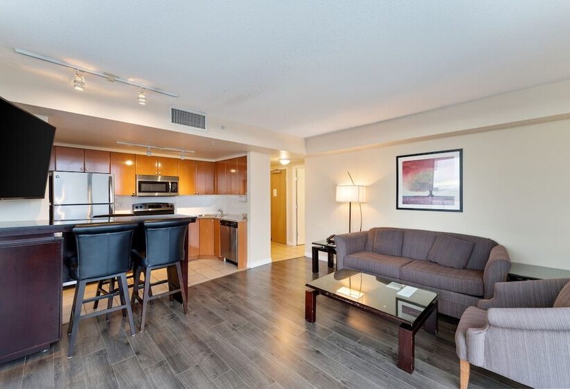 סוויטה, Executive Hotel Vancouver Airport