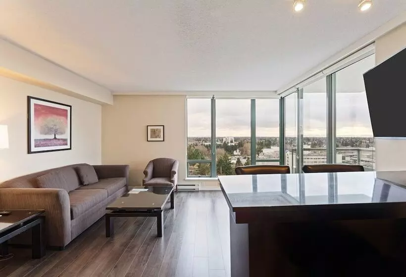 سوییت, Executive Hotel Vancouver Airport