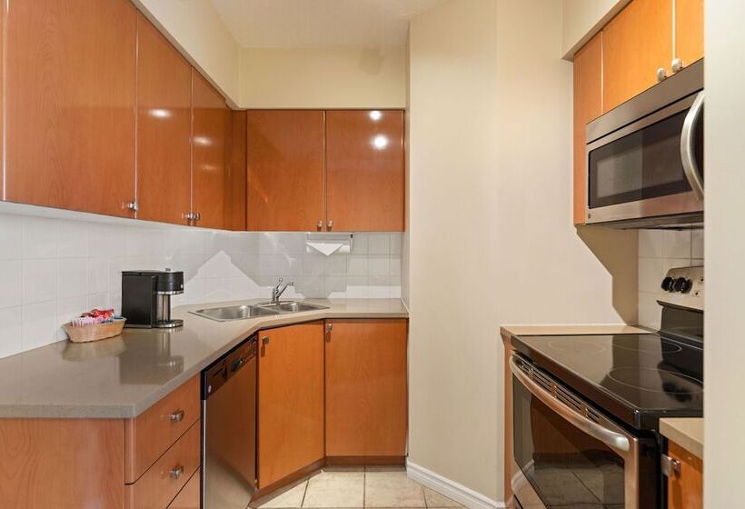 סוויטה, Executive Hotel Vancouver Airport