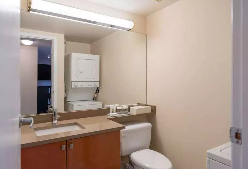 سوییت, Executive Hotel Vancouver Airport