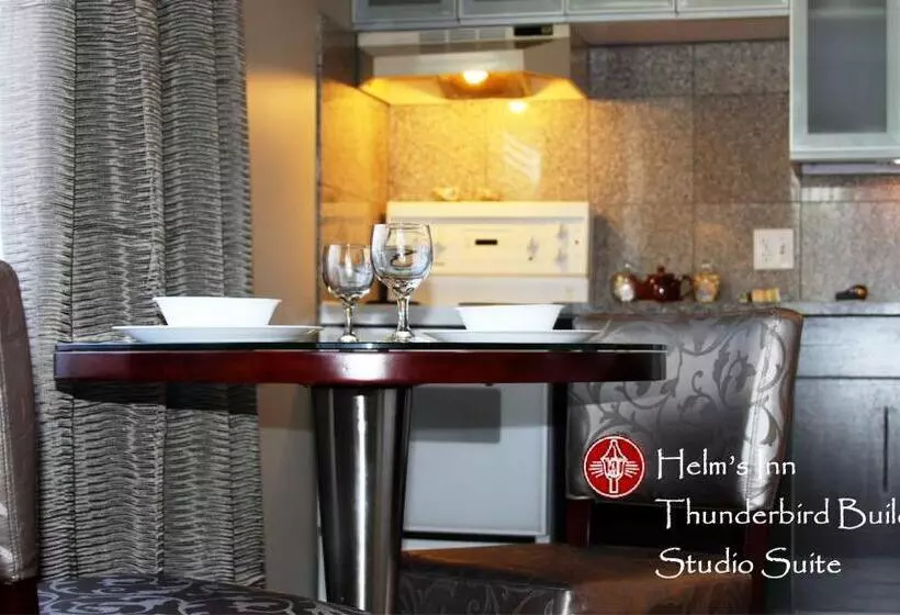 استودیو استاندارد با تخت کینگ, Helm's Inn