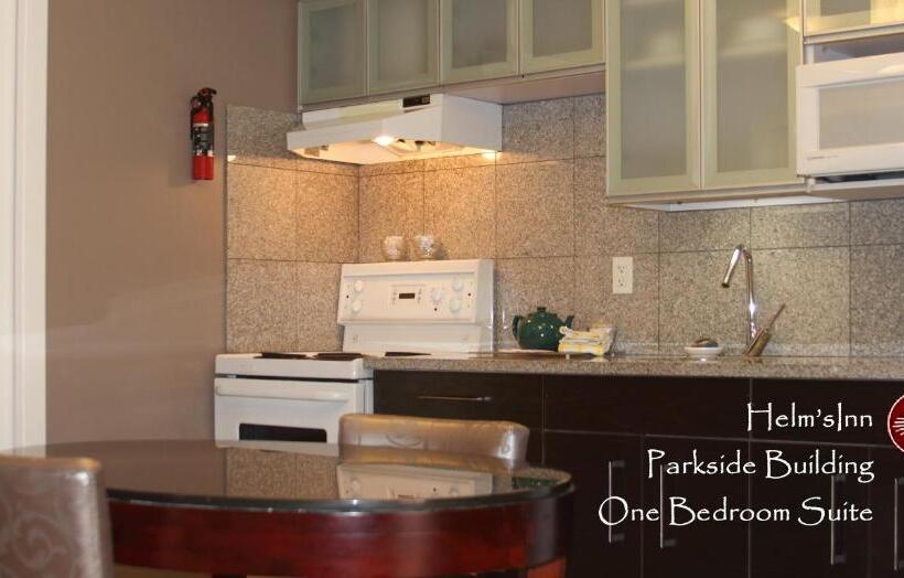 标准间, Helm's Inn