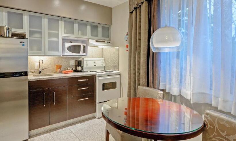 标准工作室, Helm's Inn