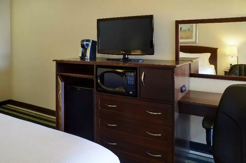 اتاق استاندارد با تخت بزرگ, Holiday Inn Conference Centre Edmonton South, An Ihg