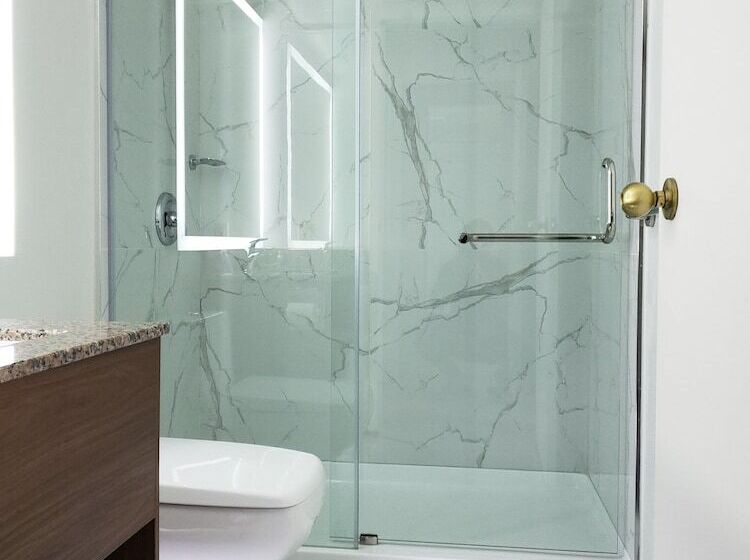 غرفه قياسيه سريرين مزدوجين, Ramada By Wyndham Miramichi New Brunswick