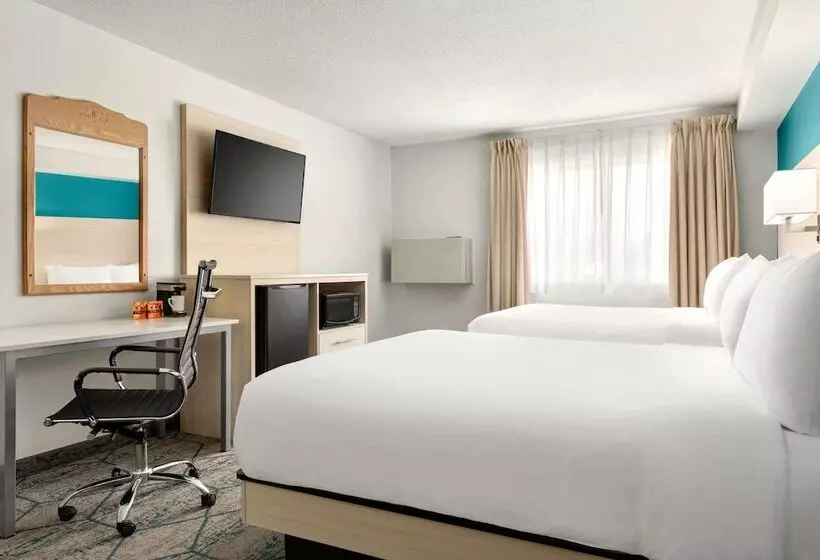２ダブルベッドのスタンダードルーム, Ramada By Wyndham Miramichi New Brunswick