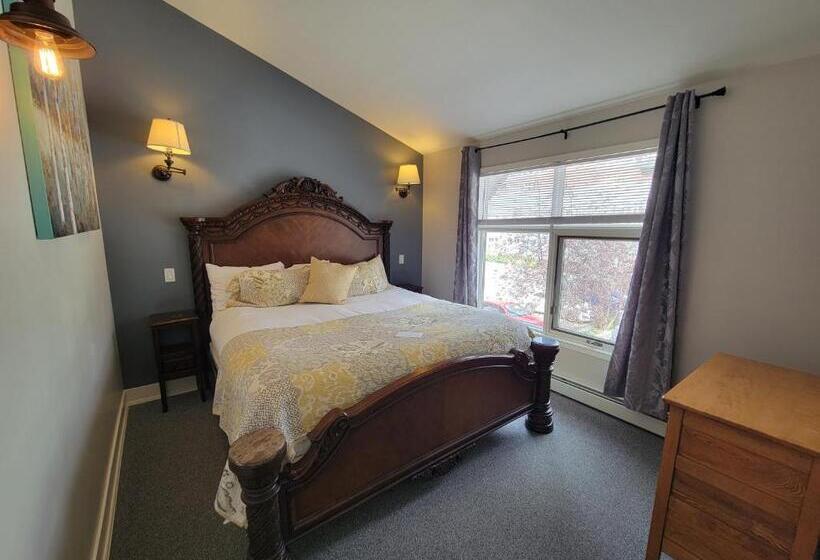 מיטת קינג בסוויטה, The Georgetown Inn