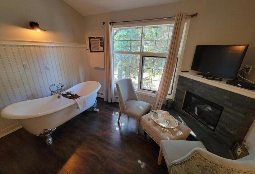 מיטת קינג בסוויטה, The Georgetown Inn