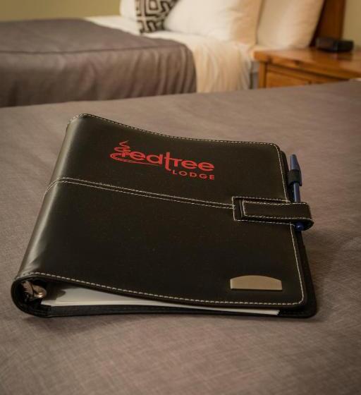 带2个双人床的标准工作室, Red Tree Lodge