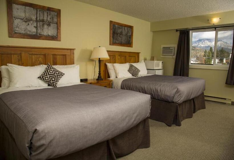 带2个双人床的标准工作室, Red Tree Lodge