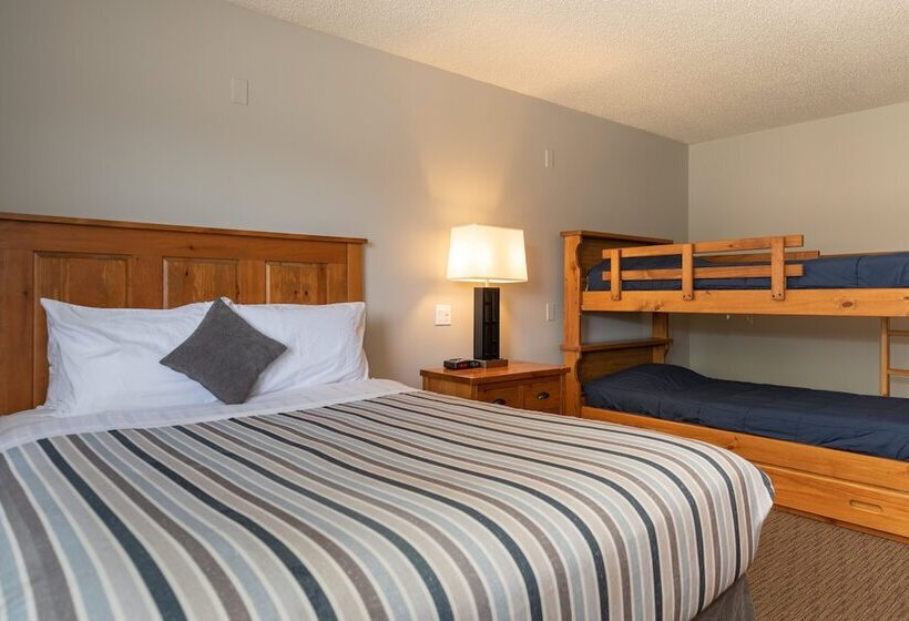 Семейный Номер, Red Tree Lodge