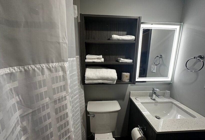 带2个双人床的标准工作室, Days Inn & Suites By Wyndham Summerside