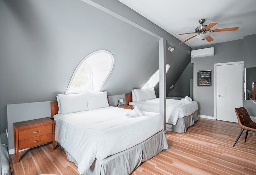 Семейный Номер, De Paris Montreal