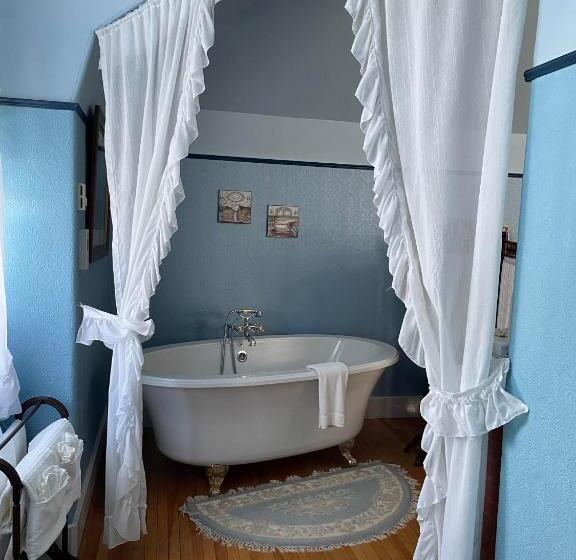 جناح سوبيريور, Marshlands Inn