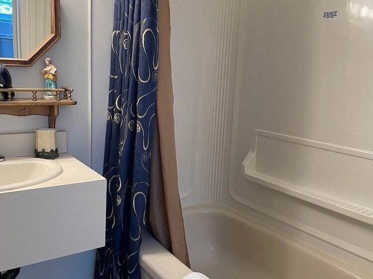 غرفة قياسية, Marshlands Inn