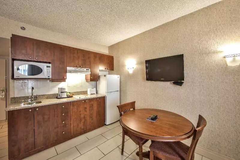 اتاق استاندارد با تخت بزرگ, Radisson Hotel Montreal Airport