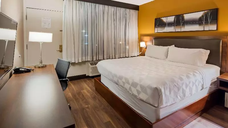 اتاق استاندارد با تخت بزرگ, Radisson Hotel Montreal Airport