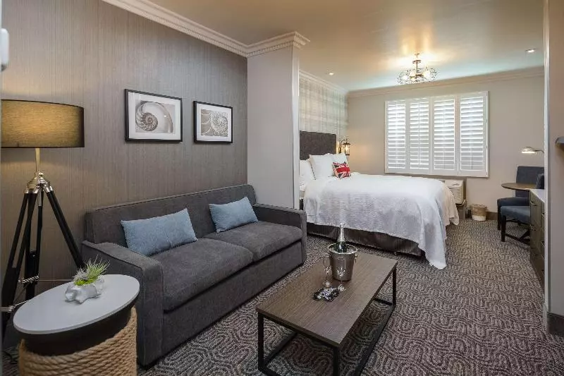 デラックススイート, Rosedale On Robson Suite