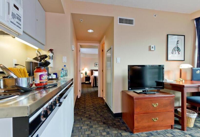 جناح ديلوكس, Rosedale On Robson Suite