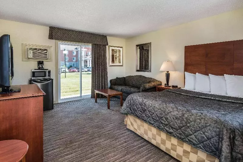 キングサイズベッドのスイートルーム, Travelodge By Wyndham Gananoque