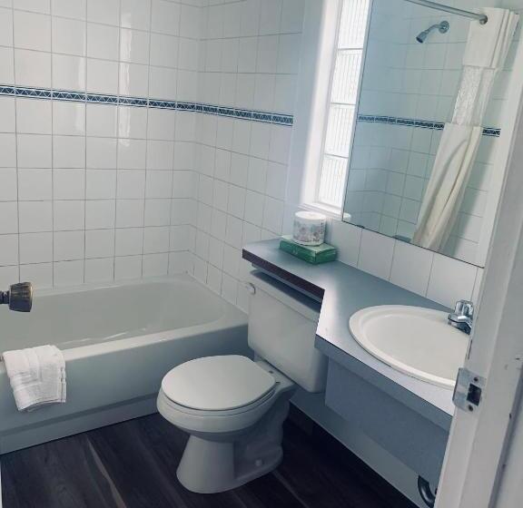 带2个双人床的标准工作室, Motel Bavaria