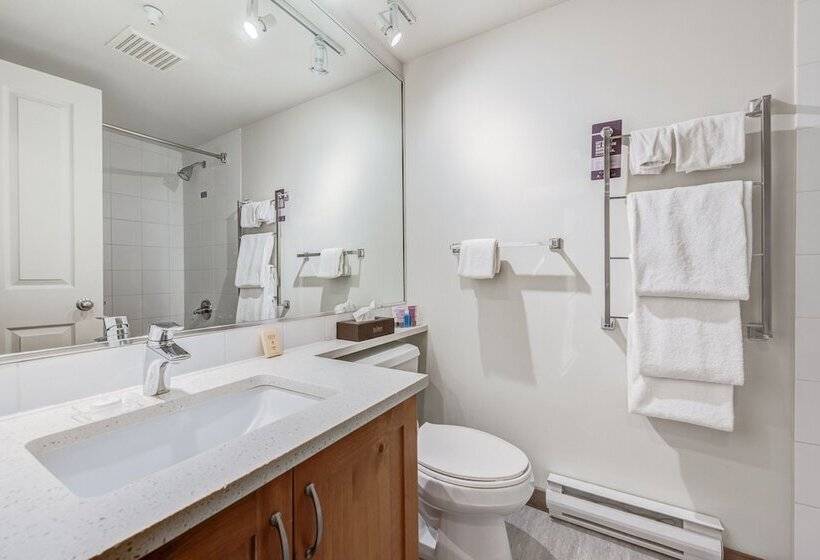 스탠다드 스튜디오, Blackcomb Springs Suites By Clique