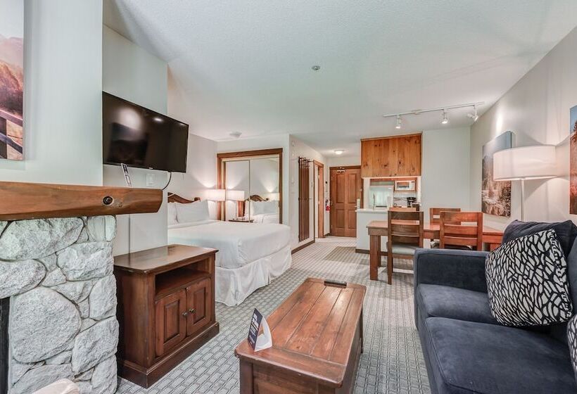 스탠다드 스튜디오, Blackcomb Springs Suites By Clique