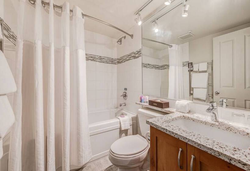 스위트, Blackcomb Springs Suites By Clique