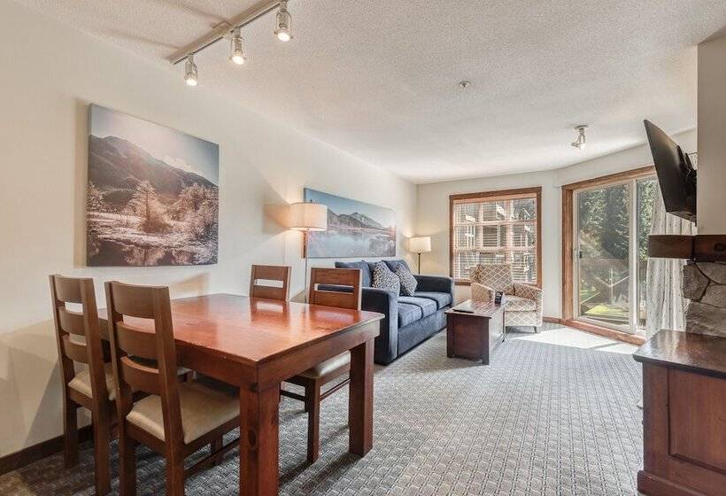 스위트, Blackcomb Springs Suites By Clique