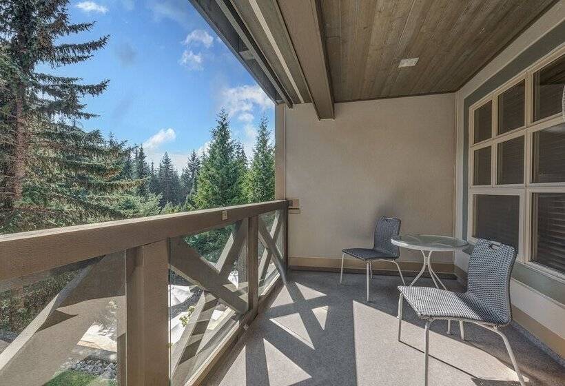 스위트, Blackcomb Springs Suites By Clique