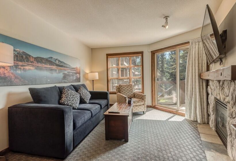 스위트, Blackcomb Springs Suites By Clique