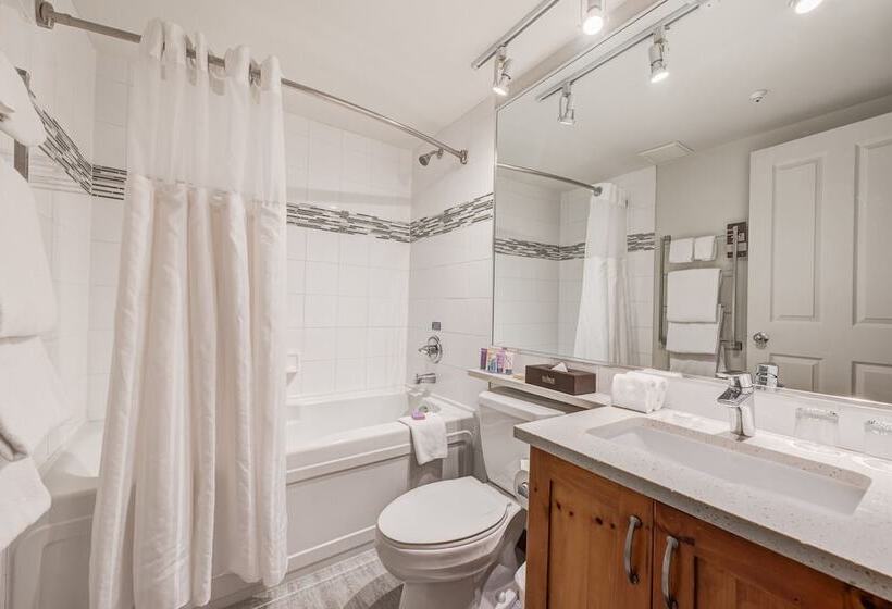 스위트, Blackcomb Springs Suites By Clique